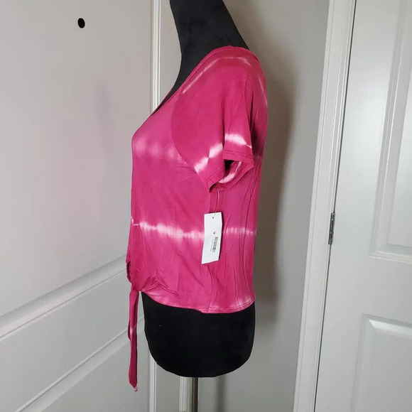 NWT Ultra Flirt Women's Pink and White Tie Dye V-Neck Top Size Medium - Picture 11 of 14